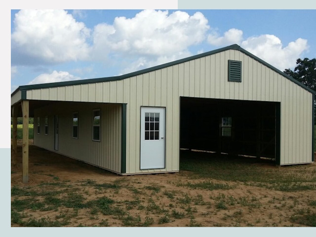 Строительство конюшен в Троицке